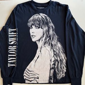 Taylor SwiftThe Eras Tour Exclusive Long Sleeve Small